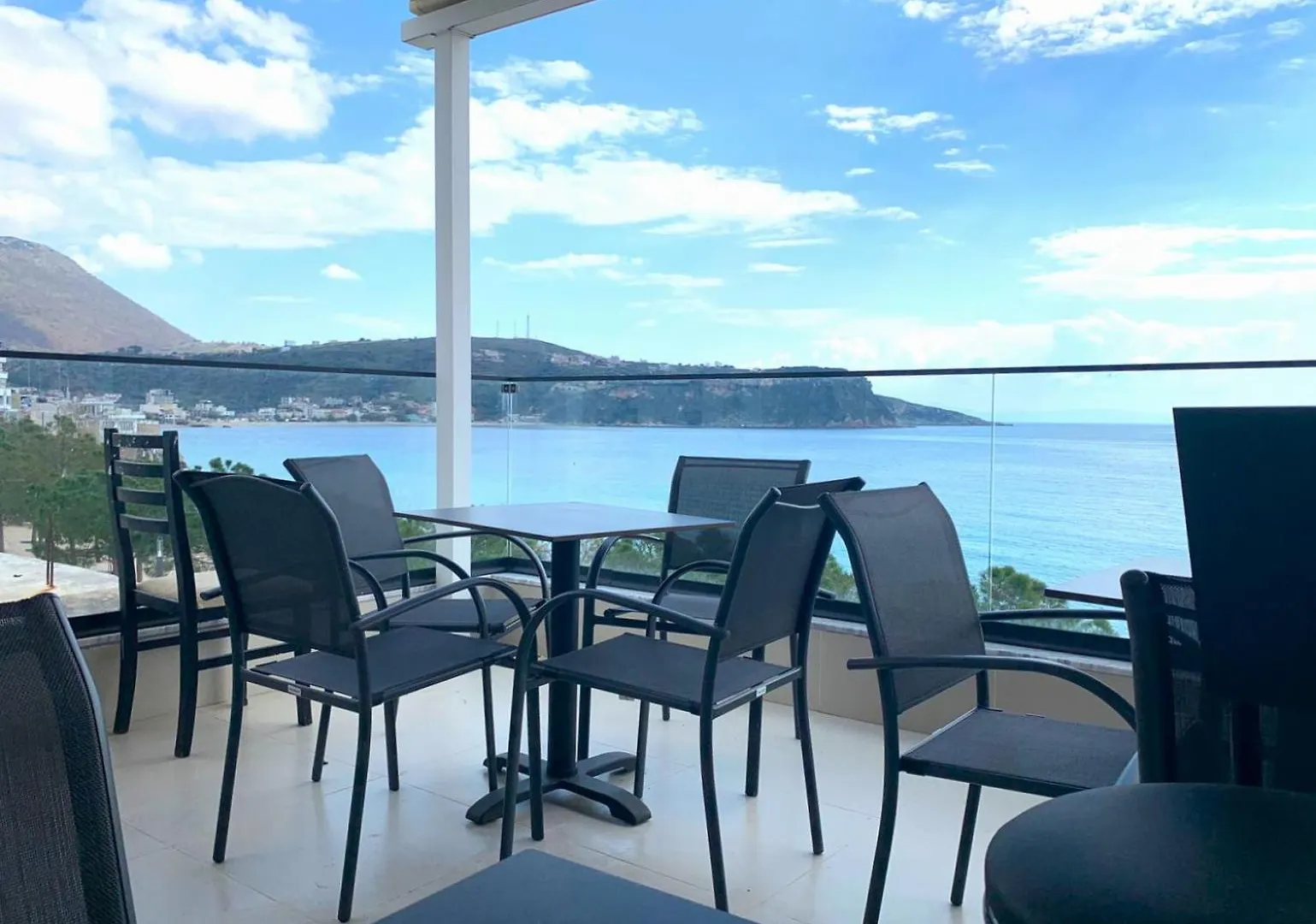 Mateo Hostel Himare