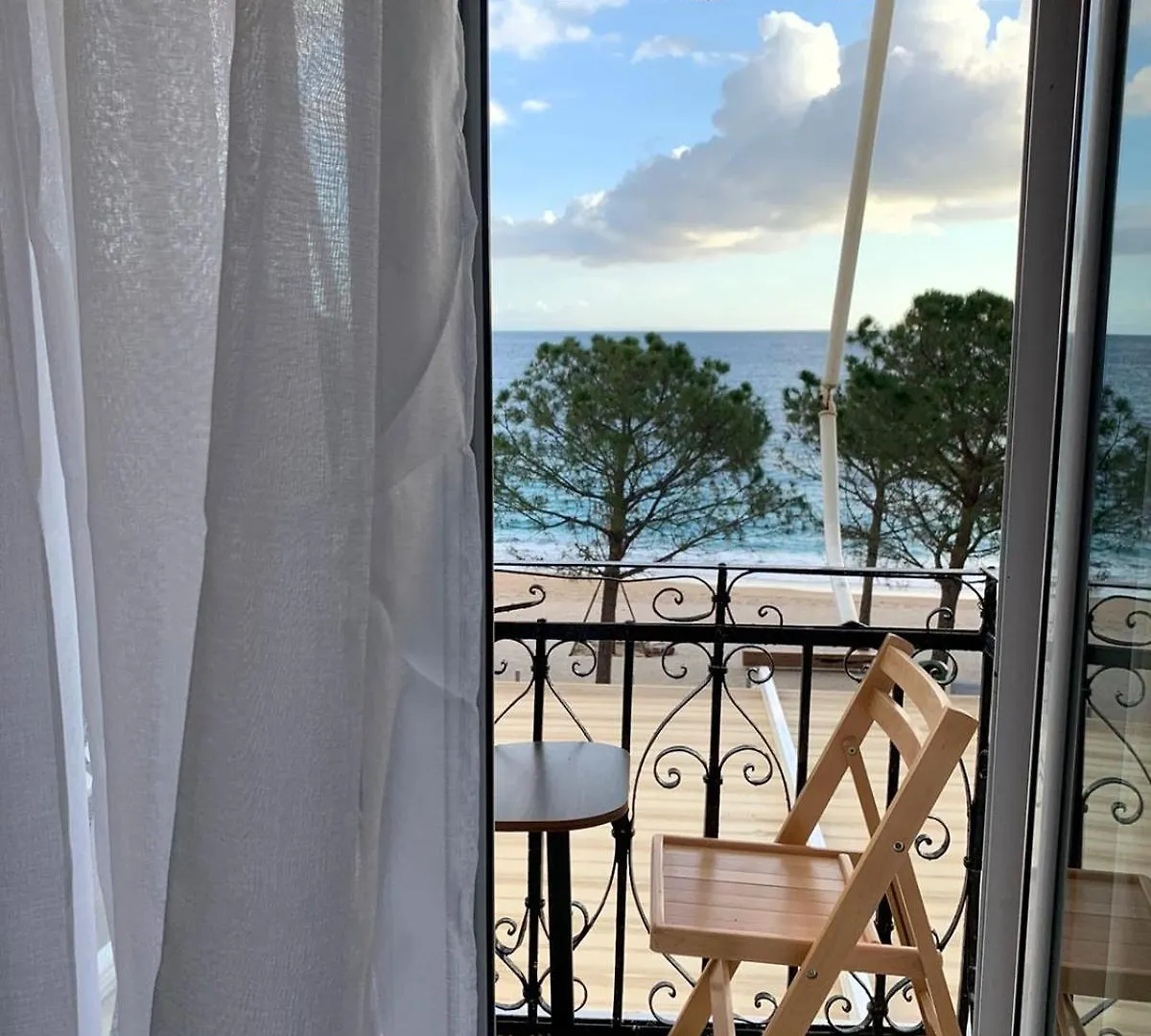Mateo Hostel Himare